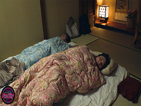 筆おろし温泉ソープ 親父が再婚して― Ｋカップ爆乳の義母さんができた。家族旅行で僕が童貞なのを知ると… 菅日菜子　サンプル画像14